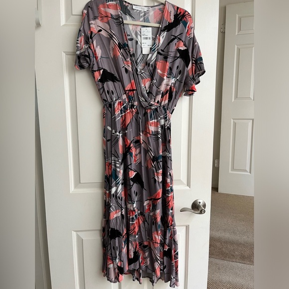 All in Favor dress in size Medium, in coral print. NWT - Picture 1 of 7